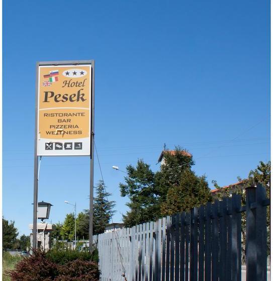 ホテル Pesek