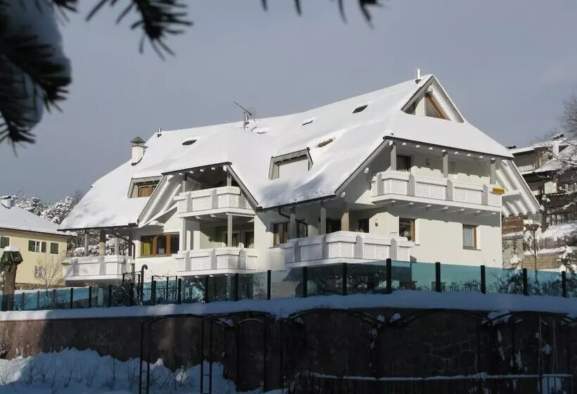 リゾートホテル Villa Anina