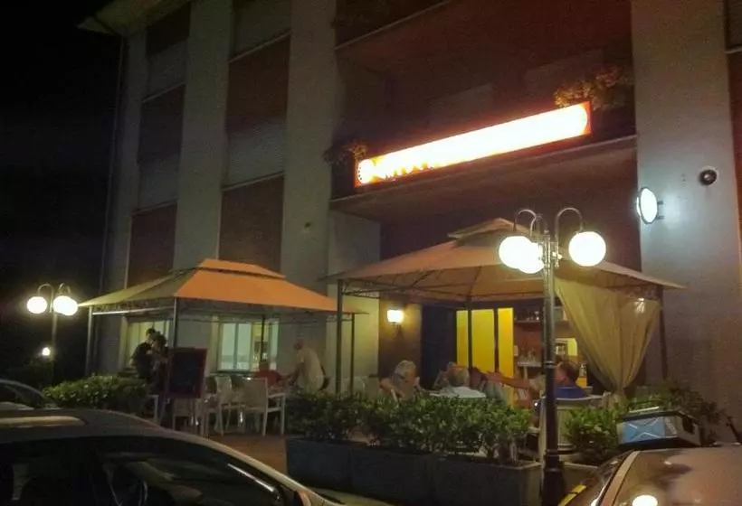 Hotelli Albergo Cristallo