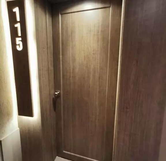 هتل Green Plaza Inn    Business &families Only