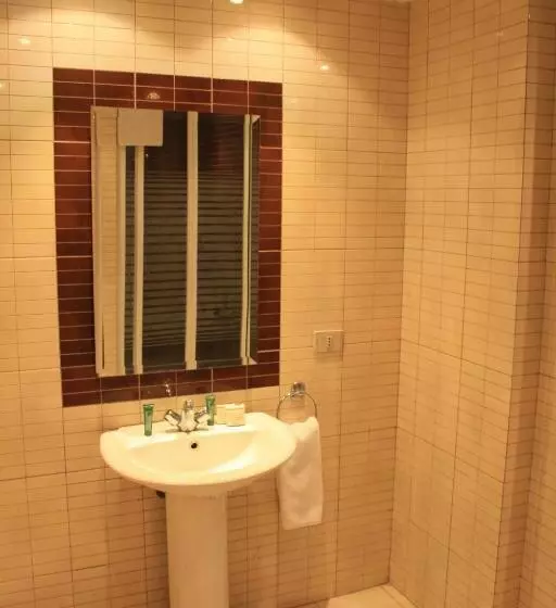 هتل Green Plaza Inn    Business &families Only