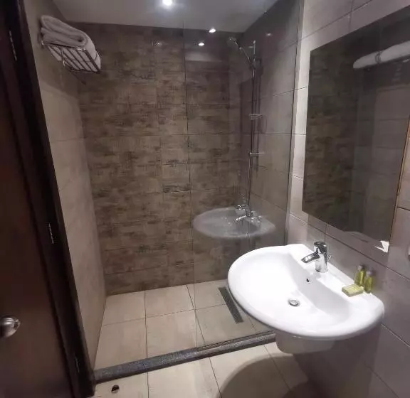 هتل Green Plaza Inn    Business &families Only