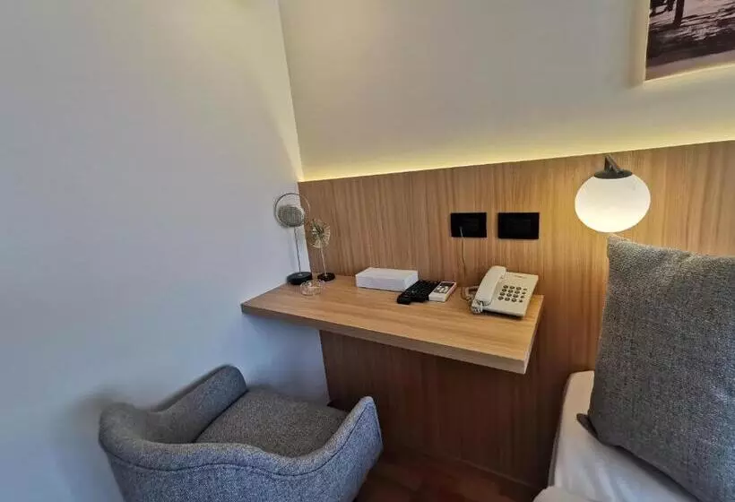 هتل Green Plaza Inn    Business &families Only