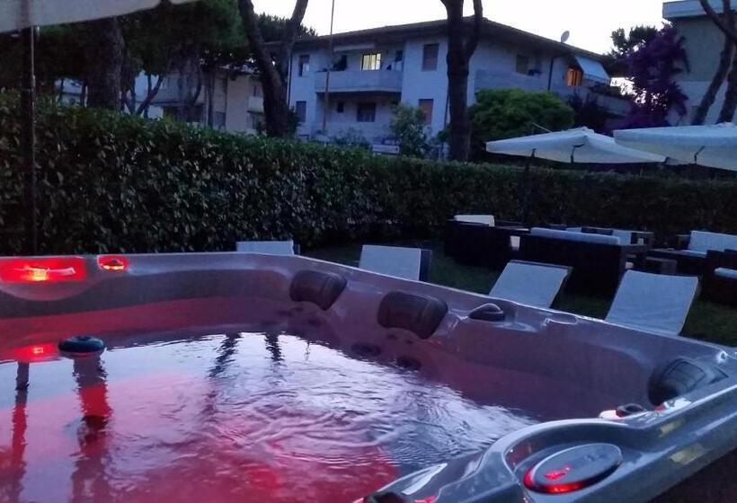 Отель Marebello