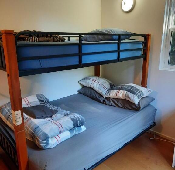 فندق صغير C&n Backpackers Ucluelet