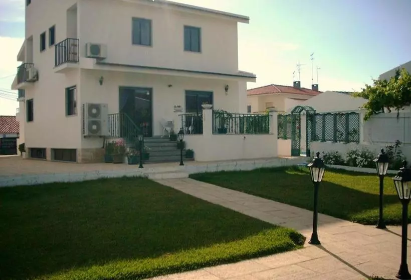 Aamiaismajoitus (B&B) Guest House Toca Dos Grilos