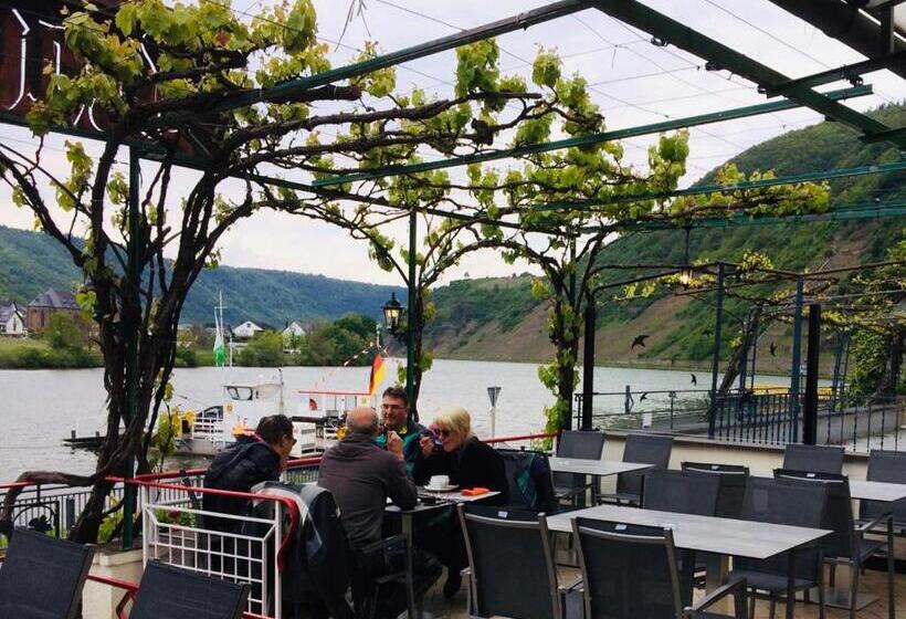 Отель Haus Burg Metternich