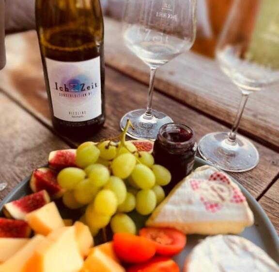 Отель Haus Burg Metternich