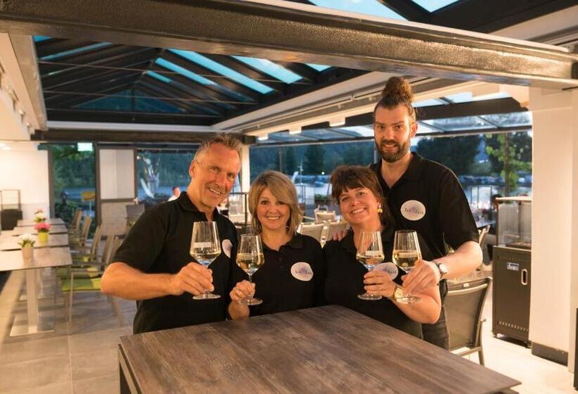 Отель Haus Burg Metternich