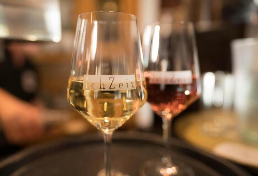 Отель Haus Burg Metternich