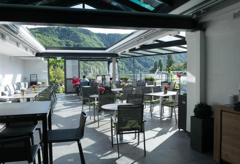 Отель Haus Burg Metternich