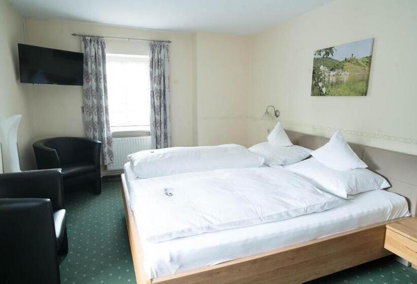 Отель Haus Burg Metternich