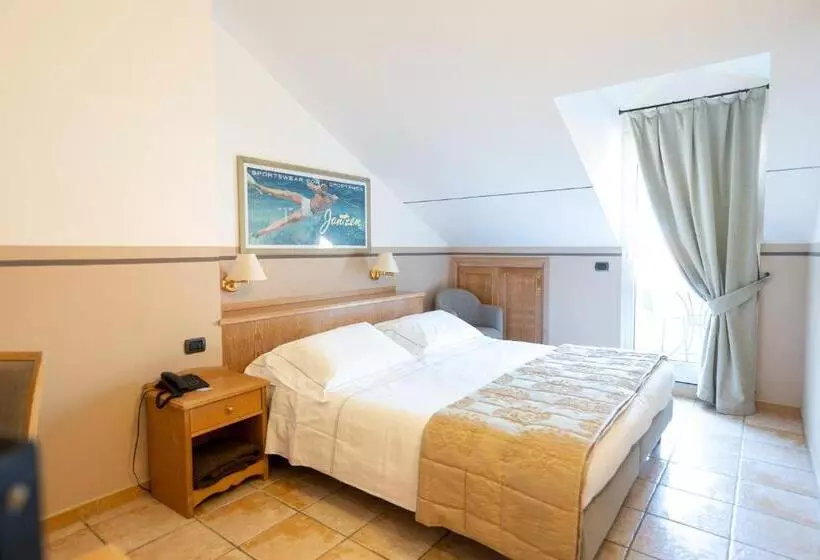 هتل Ligure