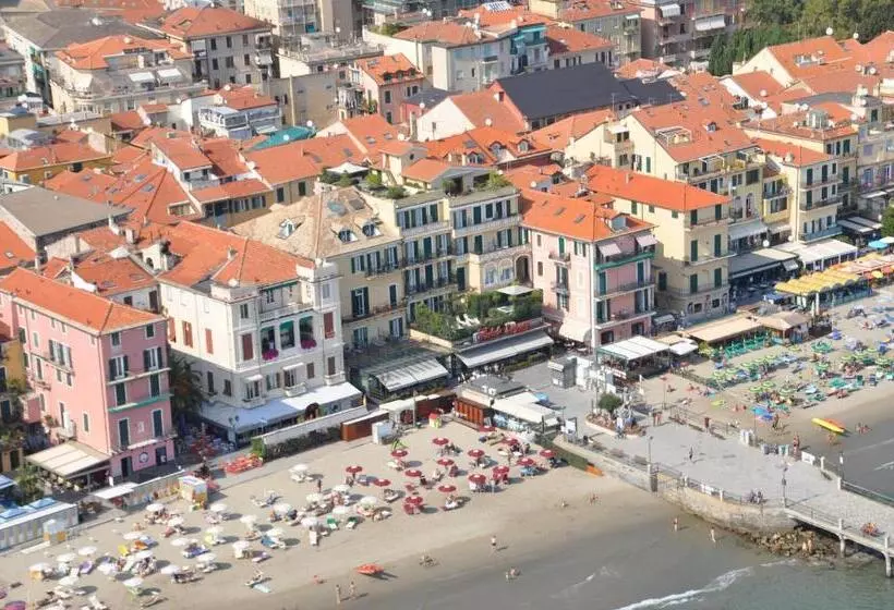 هتل Ligure