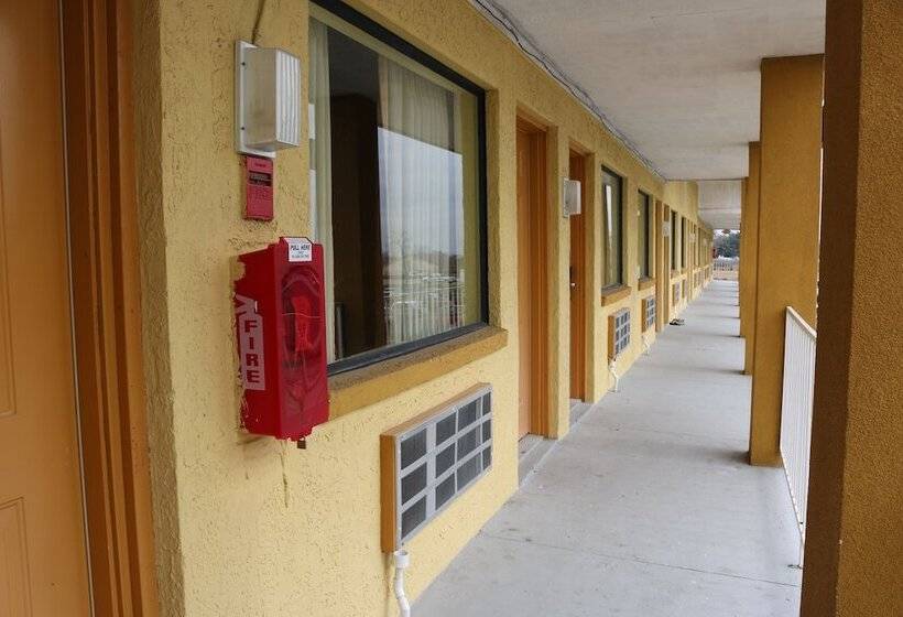 فندق على الطريق Great Western Inn