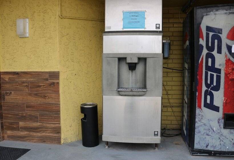 فندق على الطريق Great Western Inn