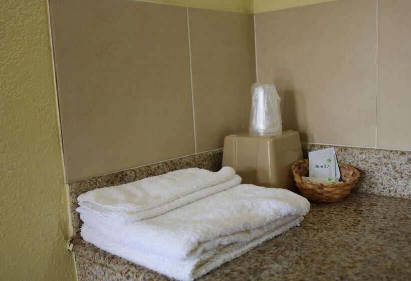 فندق على الطريق Great Western Inn