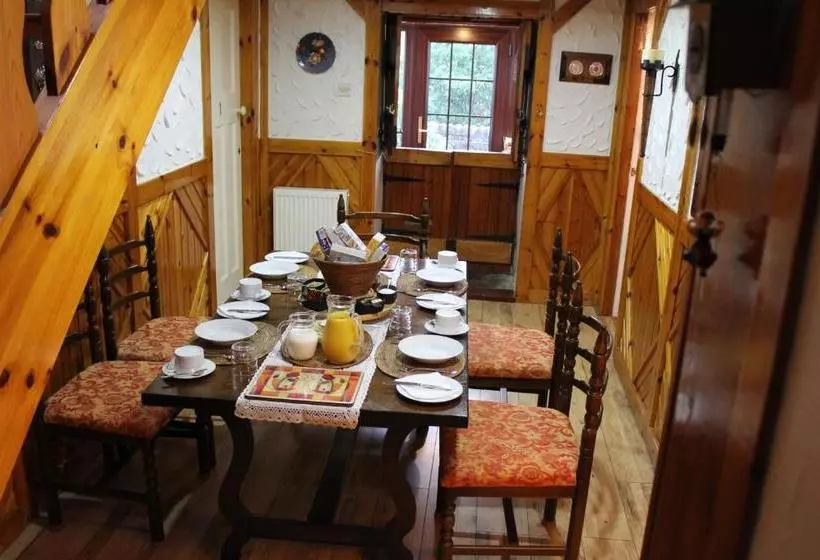 Aamiaismajoitus (B&B) Rowantree Cottage