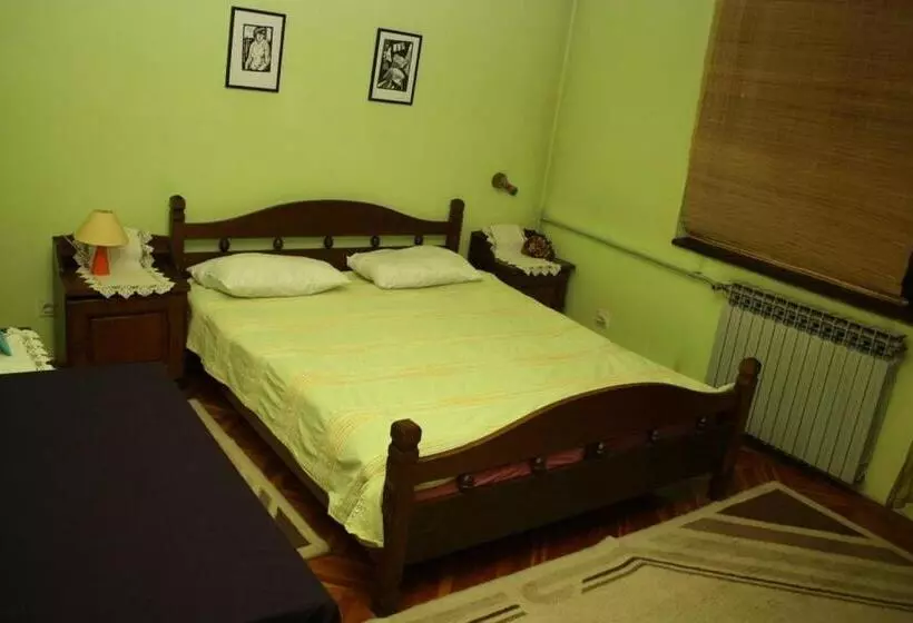 تختخواب و صبحانه Art Home