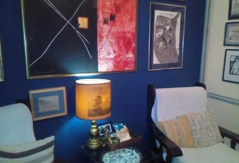 تختخواب و صبحانه Art Home
