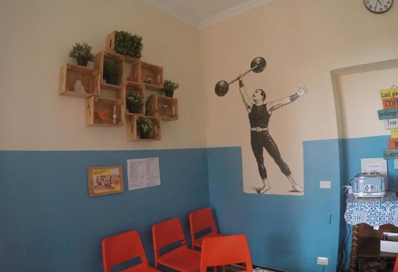 Home Genoa Hostel