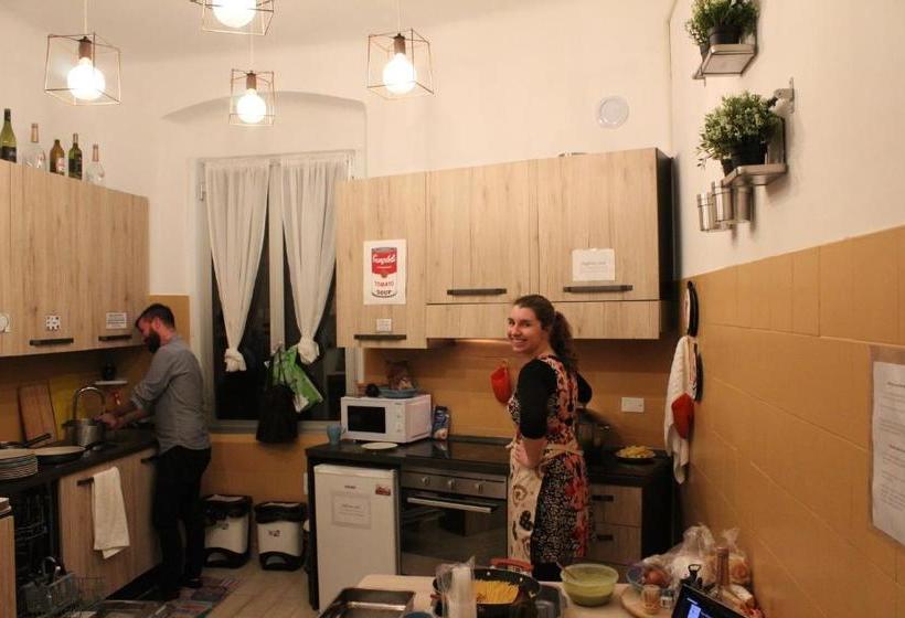 Home Genoa Hostel