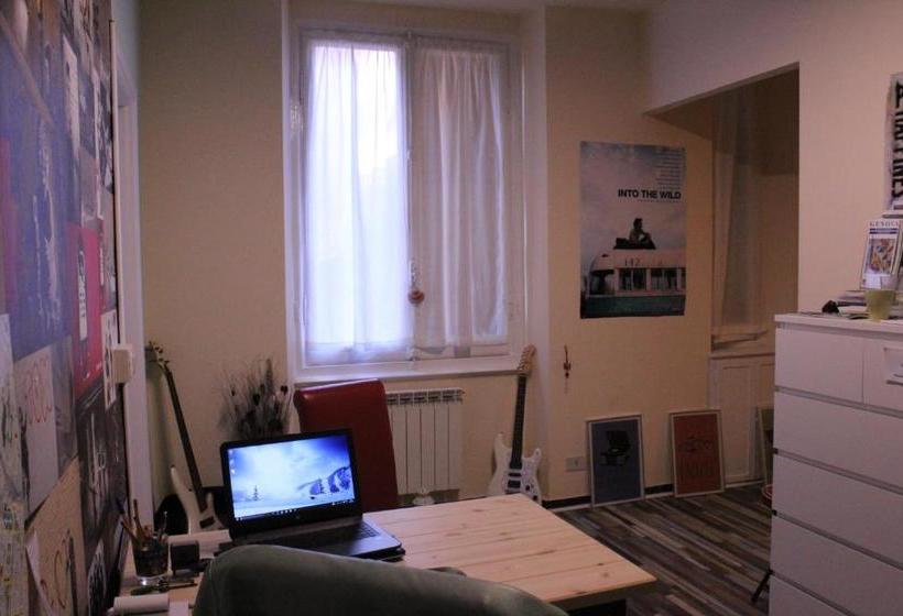 Home Genoa Hostel