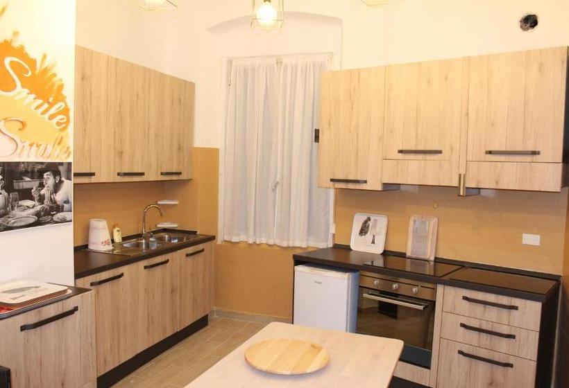 Home Genoa Hostel