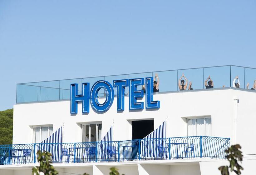 هتل Hôtel La Reine Jane