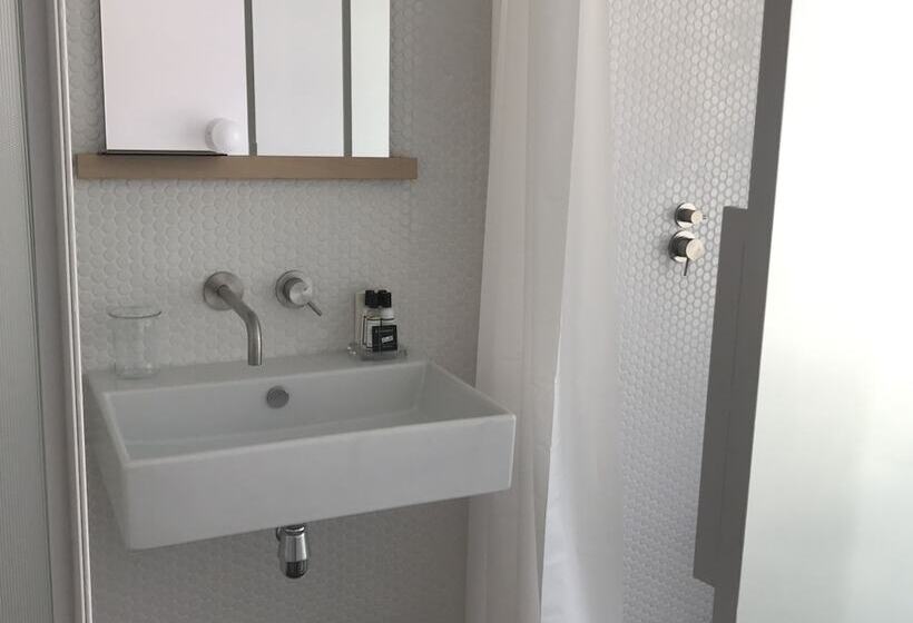 هتل Hôtel La Reine Jane