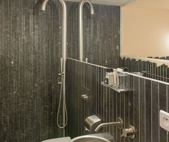 هتل Hôtel La Reine Jane