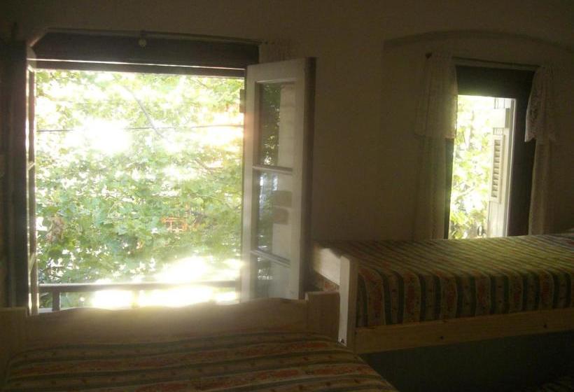 Puerto Nómade Hostel Internacional