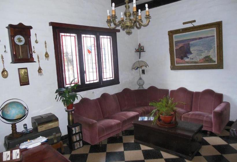 Puerto Nómade Hostel Internacional