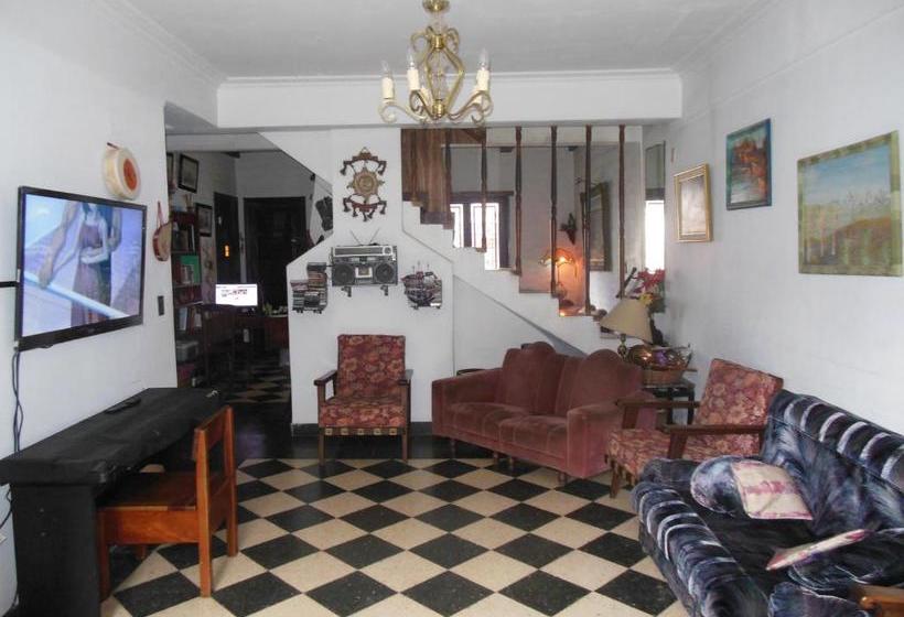 Puerto Nómade Hostel Internacional