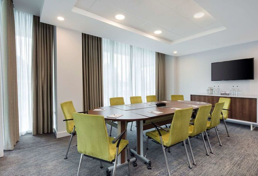 בית מלון כפרי Hampton By Hilton London Stansted Airport