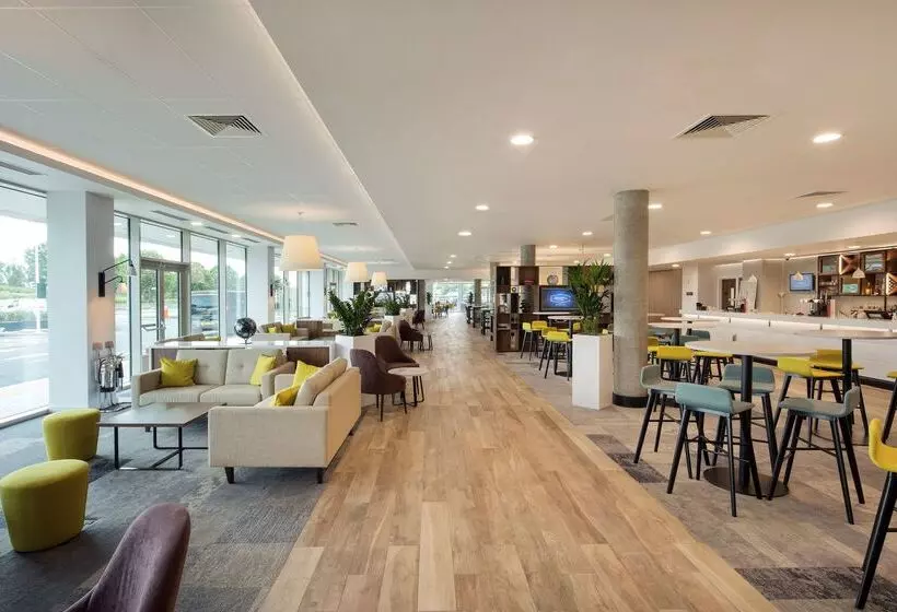 Hotelli Hampton By Hilton London Stansted Airport