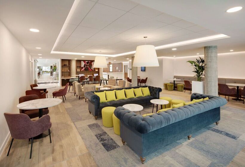 בית מלון כפרי Hampton By Hilton London Stansted Airport