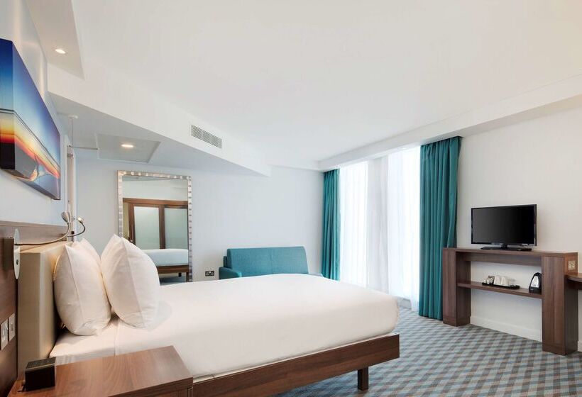 בית מלון כפרי Hampton By Hilton London Stansted Airport