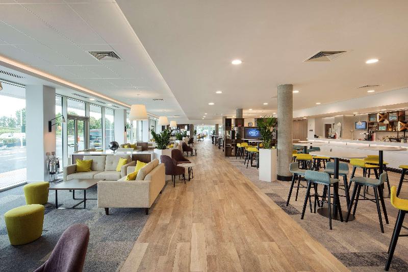 בית מלון כפרי Hampton By Hilton London Stansted Airport