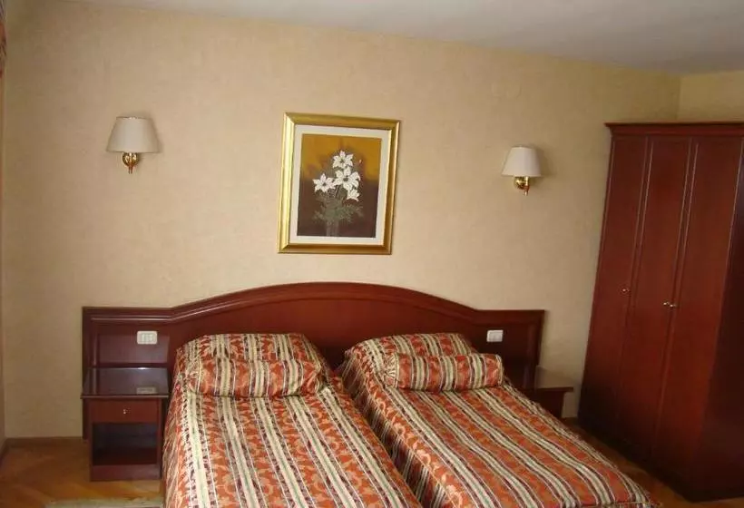 Hotelli Vila Ariston