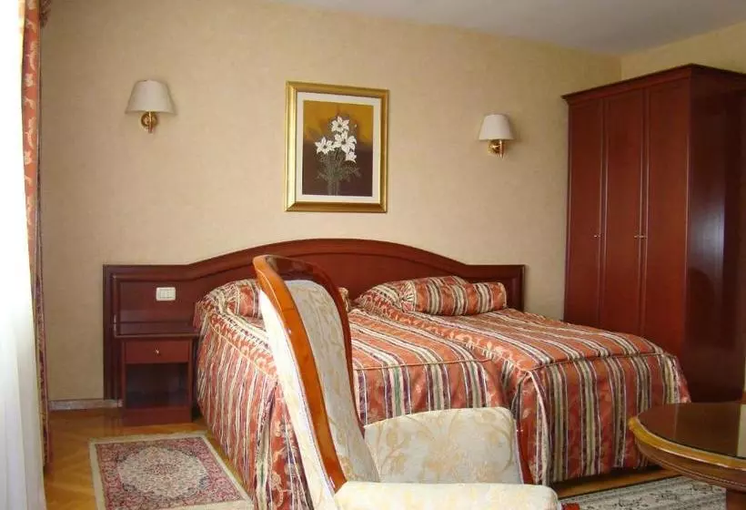 Hotelli Vila Ariston