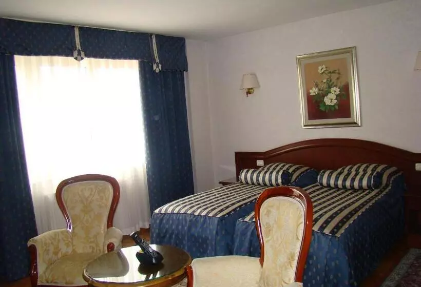 Hotelli Vila Ariston