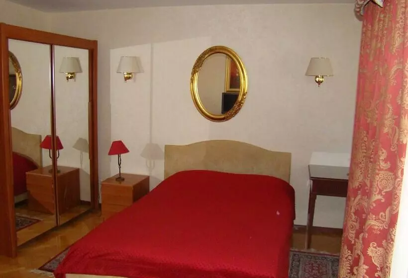 Hotelli Vila Ariston