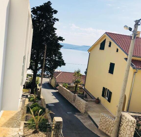 צימר Rocky Beach Rooms