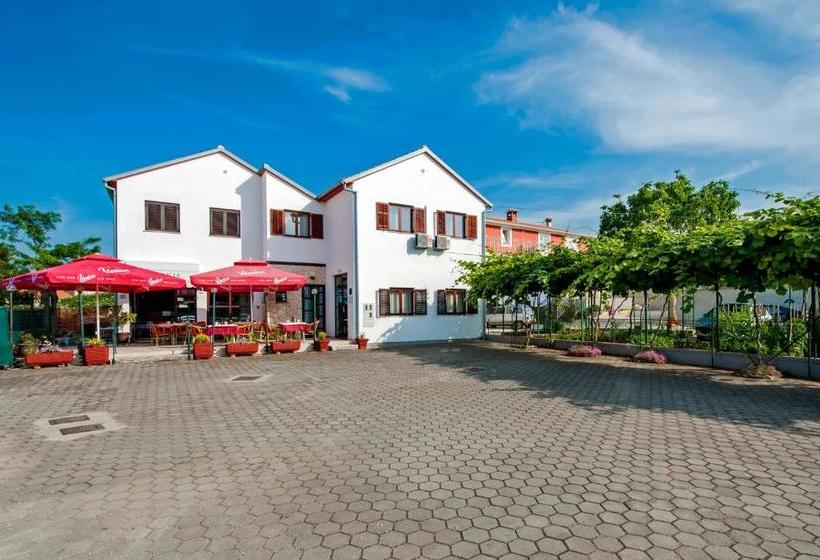 Ladonja Bbs, Family Run Bed & Breakfast