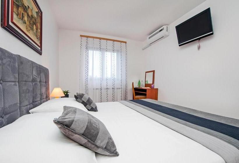 Ladonja Bbs, Family Run Bed & Breakfast