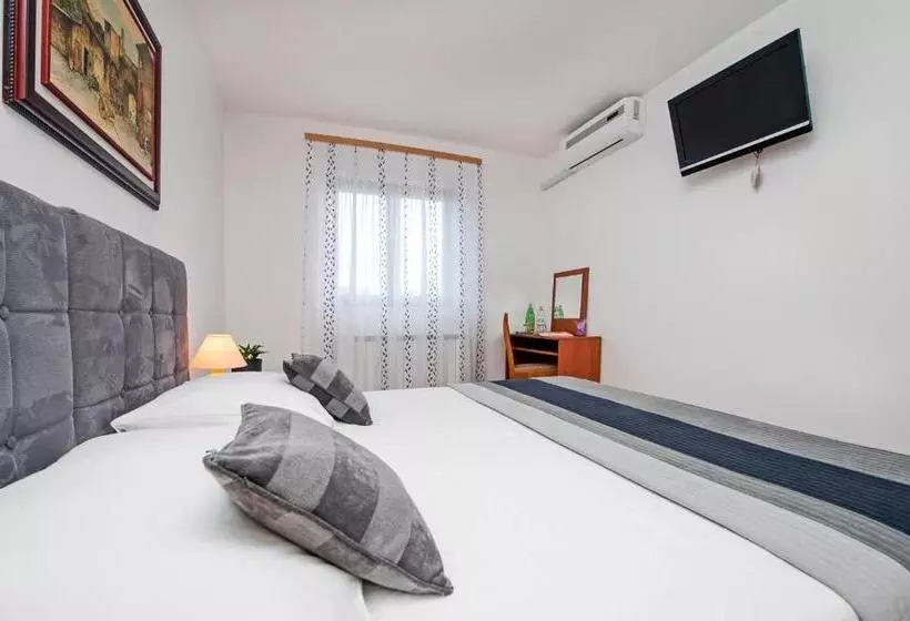 Ladonja Bbs, Family Run Bed & Breakfast