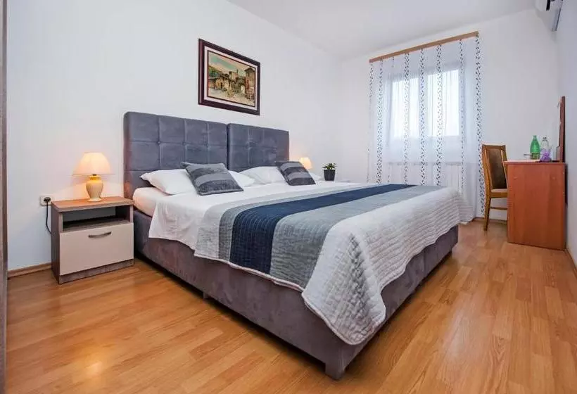 Ladonja Bbs, Family Run Bed & Breakfast