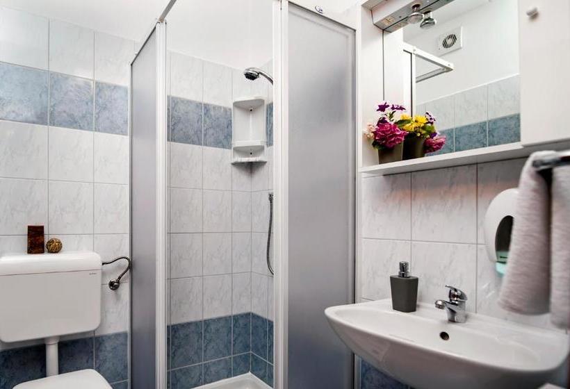 Ladonja Bbs, Family Run Bed & Breakfast