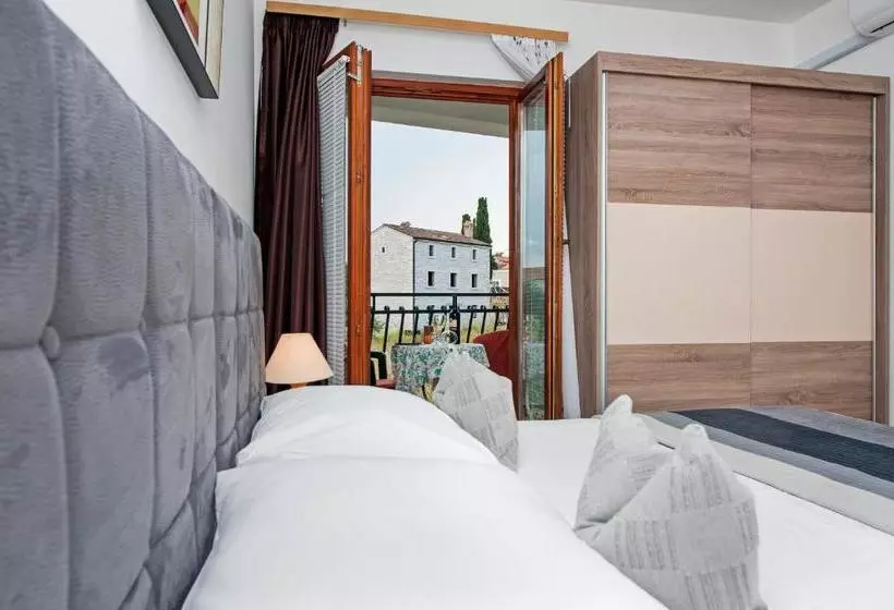 Ladonja Bbs, Family Run Bed & Breakfast